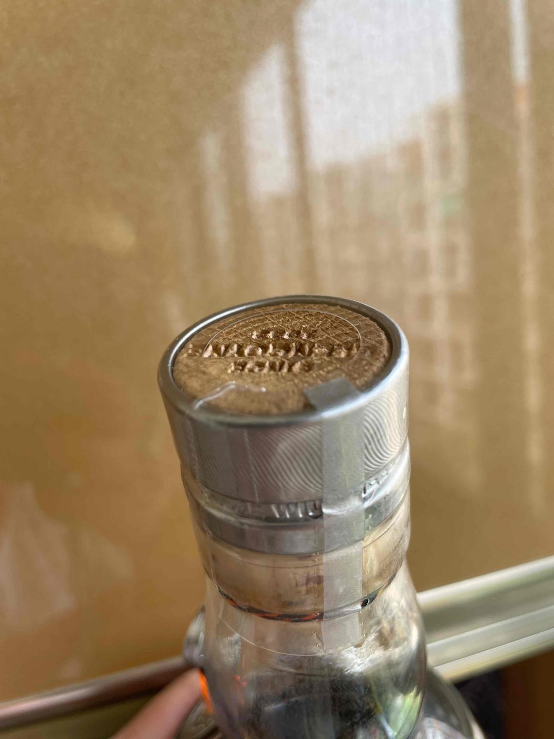 格兰哥尼 25年 46度 初填雪莉桶 非常稀有版本 普通的25年是48度 不是初填雪莉桶 酒色偏淡 这款的酒色深 非常漂亮