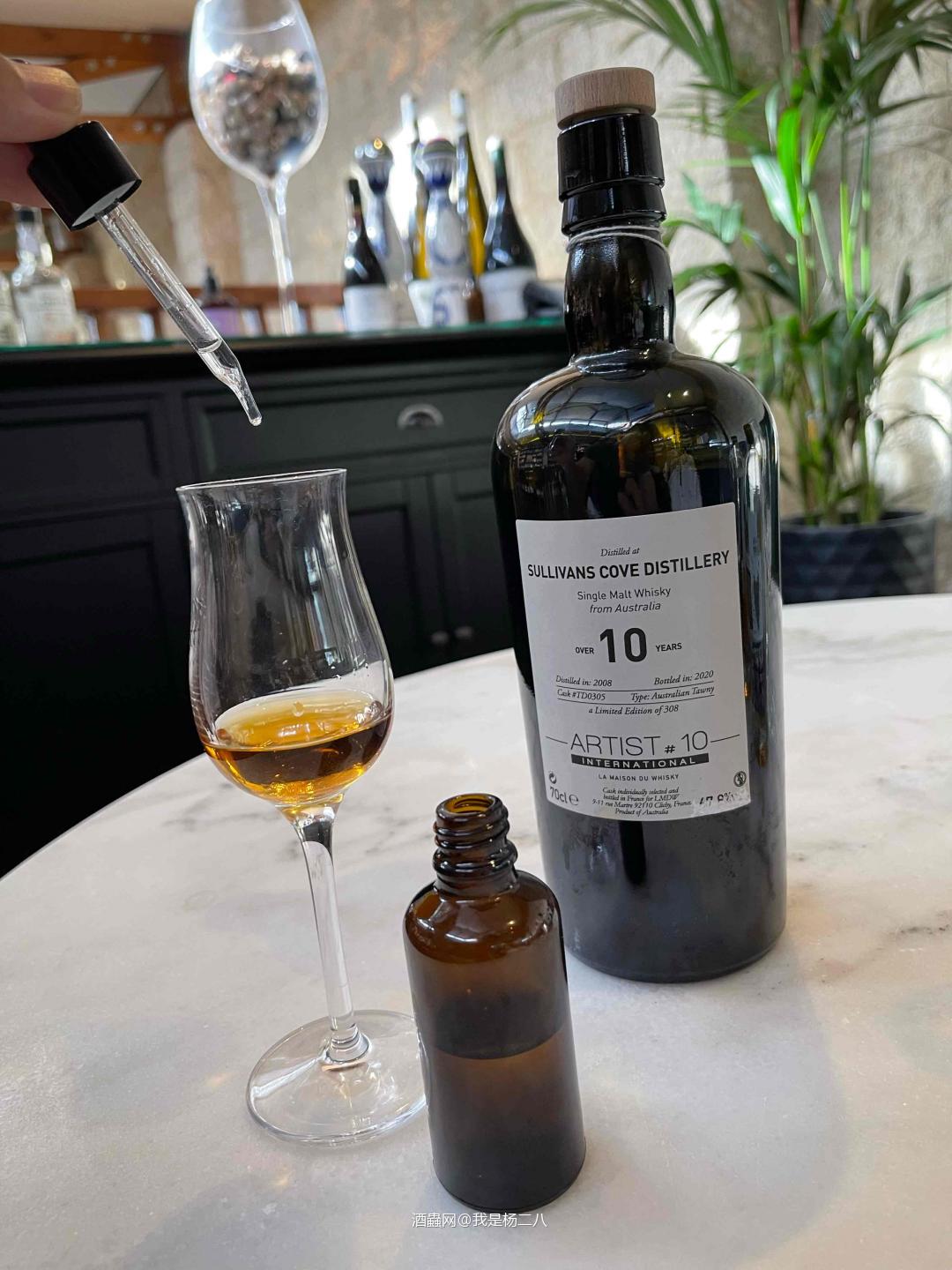 发一下墨尔本的库存， 再次标记下South Melbourne的Casa De Vinos， 好酒者的天堂，藏着很多少见的威士忌、朗姆和龙舌兰。 刚好找到一支特别有代表性的苏利文湾桶强， 虽是IB，但风味浓郁且有生命张力， 只是建议配合water drop， 进一步激发香气，且降低酒精度更易品鉴。