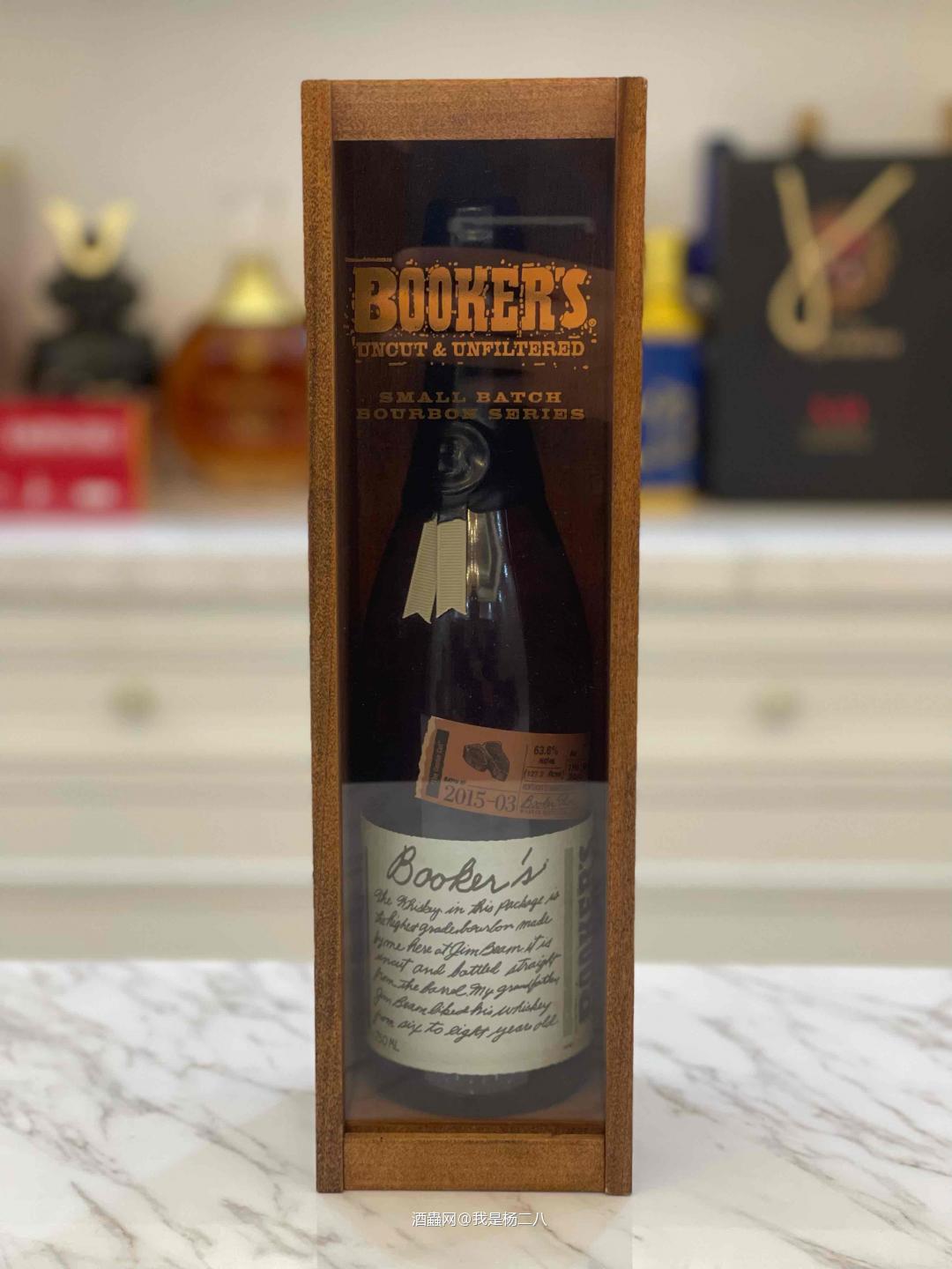 布克斯2015年图标版。 63.6度的酒精，酒体的冲击力很强，脂感丰厚，带着花生糖与奶油，一点点糙涩。建议滴水或冰球，会平衡很多。