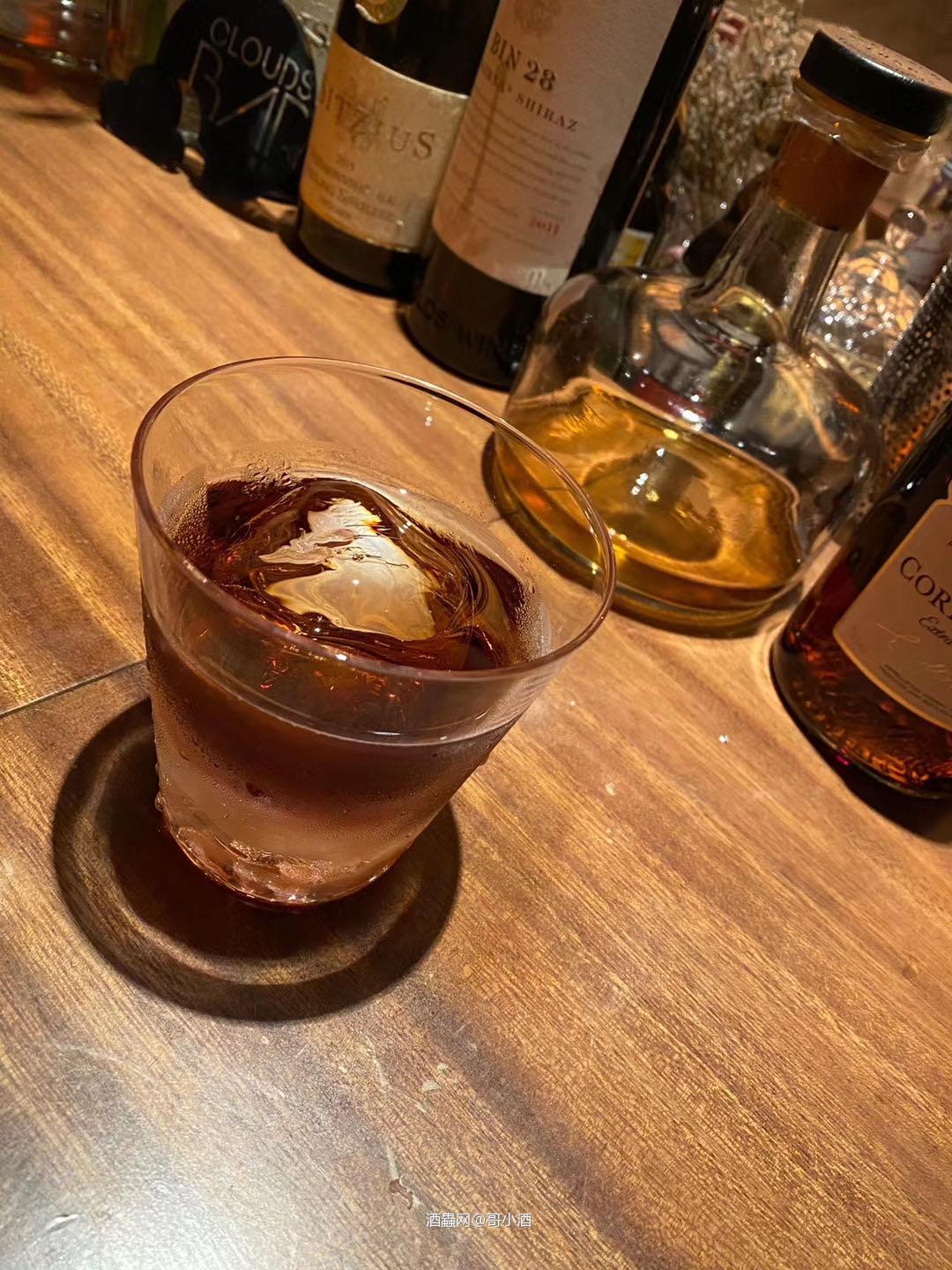 以前不会喝酒的时候觉得洋酒都一个味，后来慢慢年长了，明白洋酒…