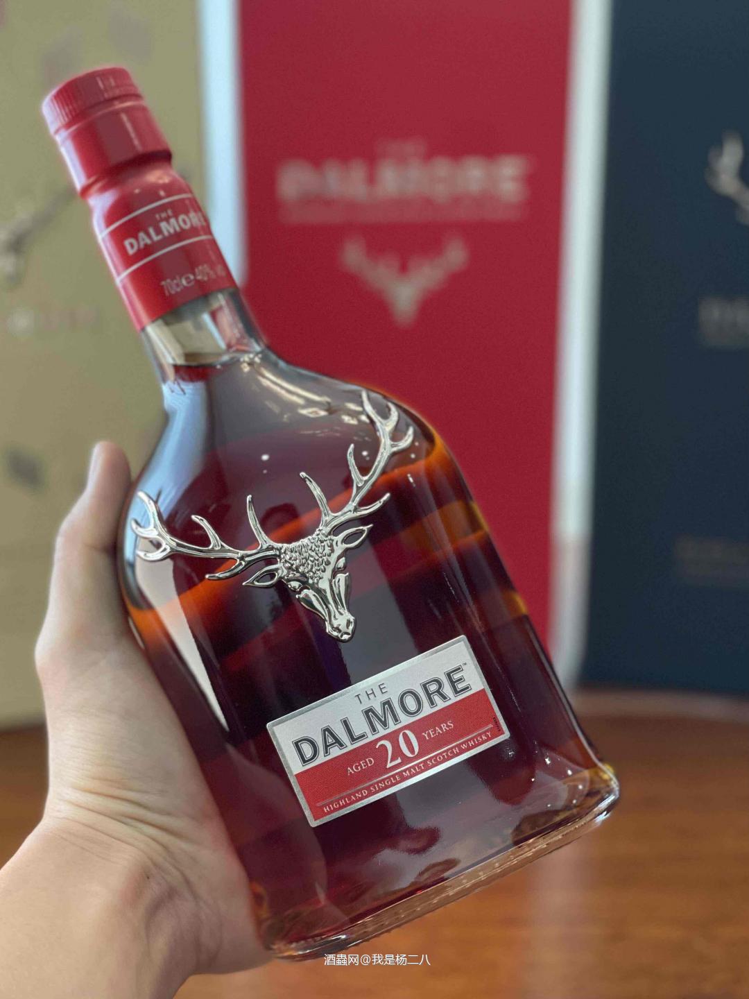 Dalmore20年的包装，尤为低调。筑光大师、大摩20年和大摩亚历山大，兄弟们更喜欢哪支呢？