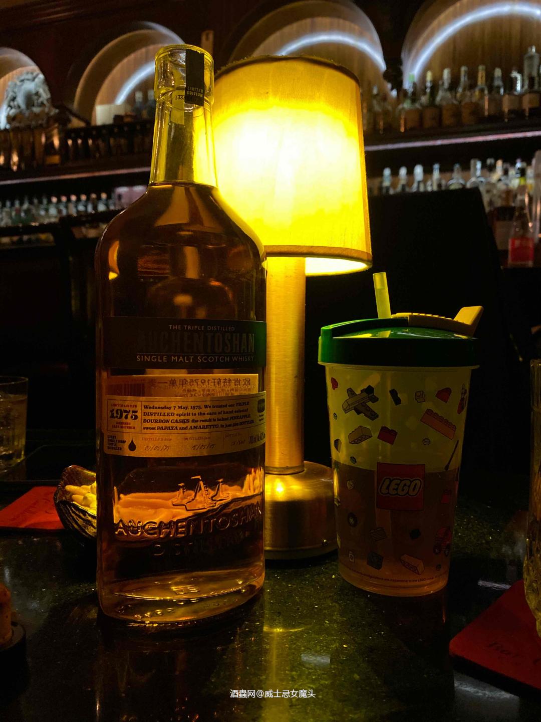 谁说低地的酒一定清淡？ 欧肯特轩三次蒸馏虽然会使酒质更加干净…