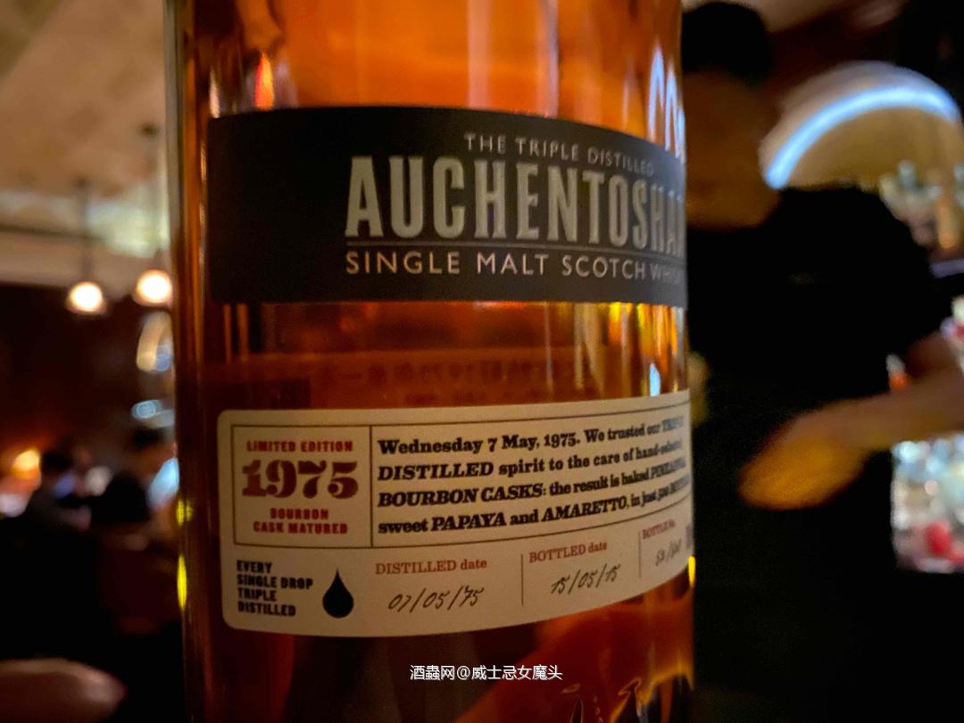 谁说低地的酒一定清淡？ 欧肯特轩三次蒸馏虽然会使酒质更加干净…