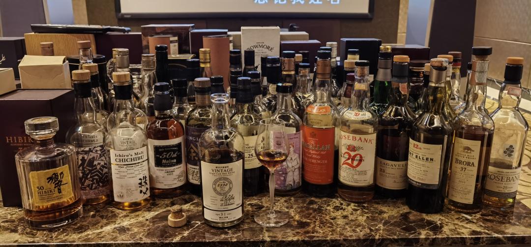 假期最后一天,适合听歌喝酒🥃