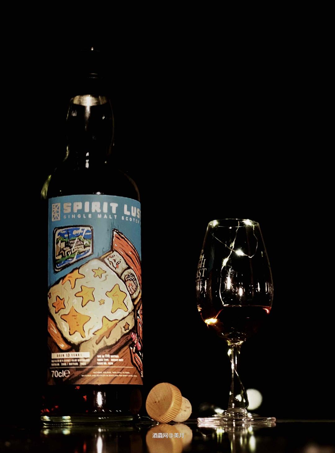 紫罗兰深邃的甜美花香，皂味的脂粉雪莉与唇齿浅酌，清醒还是微醺，任其发展，任其穿过。任何被你完全接受的将会把你带进宁静状态，容许生命经由你而活出自己。