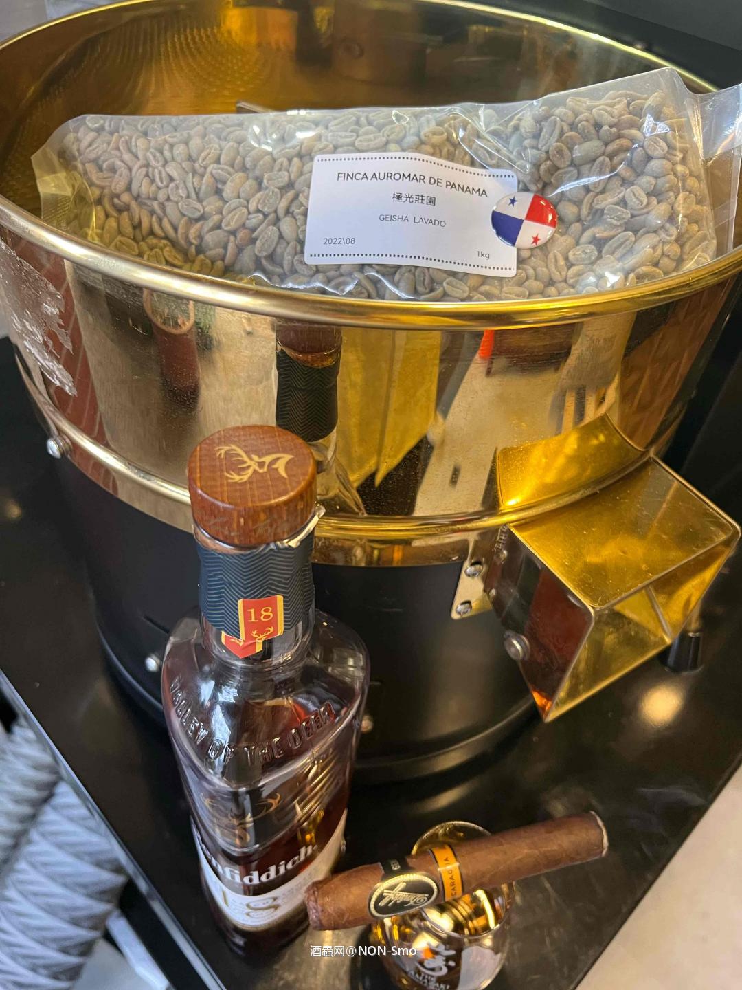 趁着老板还没来！摸摸鱼！