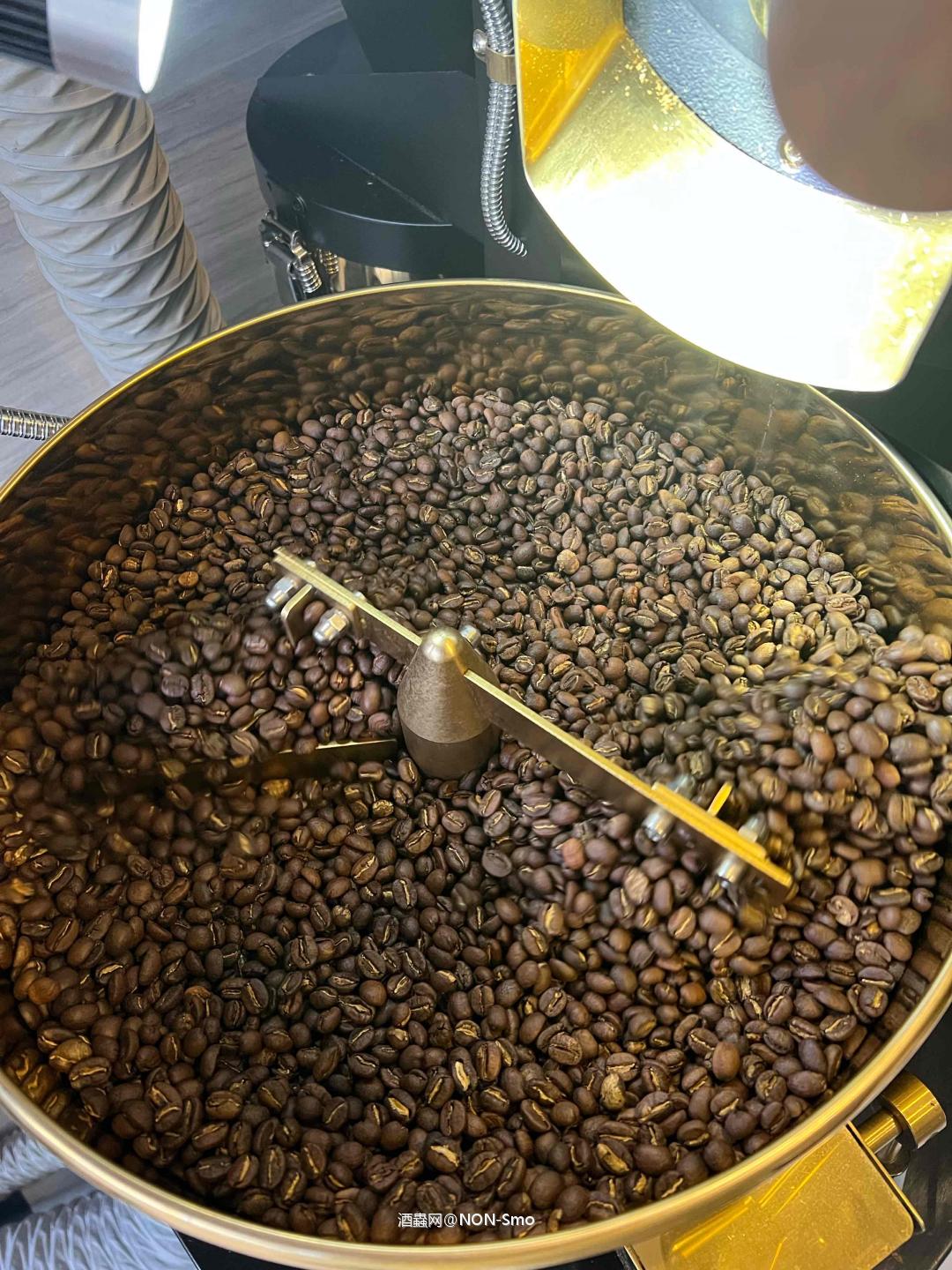 趁着老板还没来！摸摸鱼！