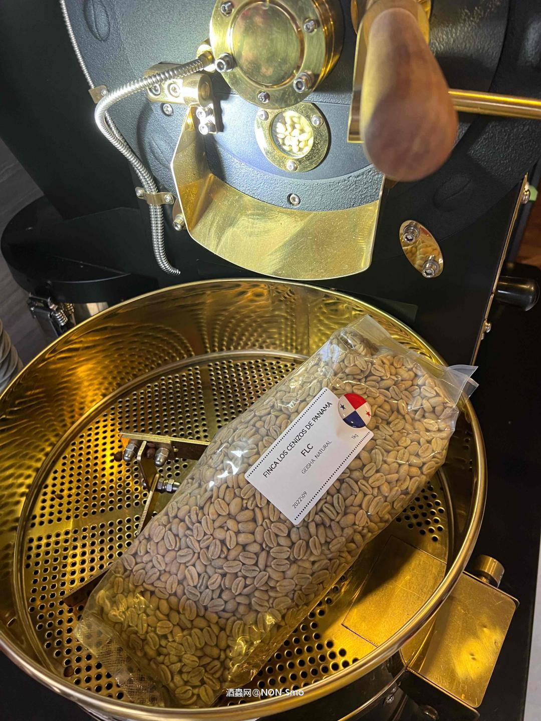 趁着老板还没来！摸摸鱼！