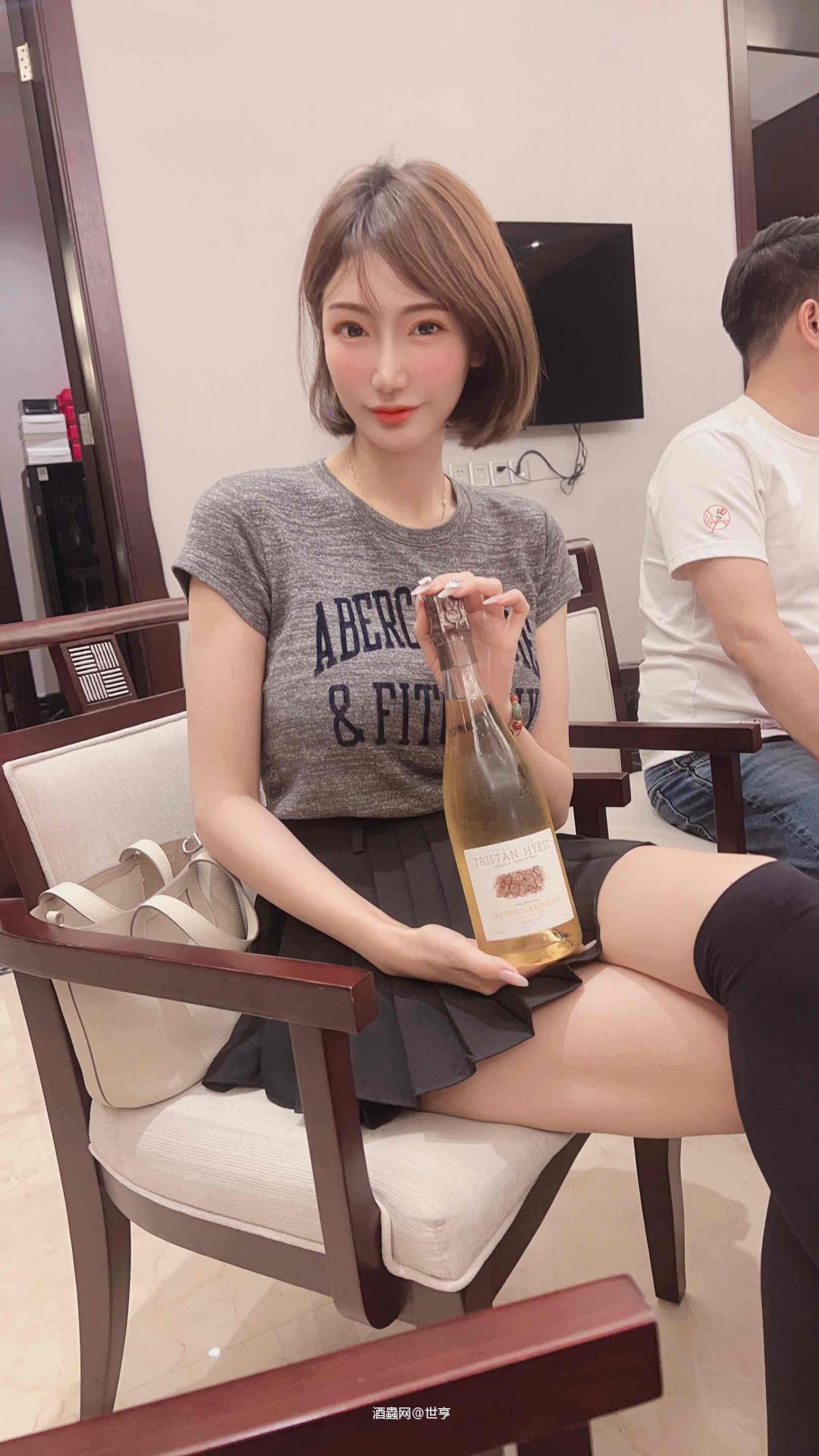 买🍾️🥃,送美女,大师傅的🍾️,极力推荐一款