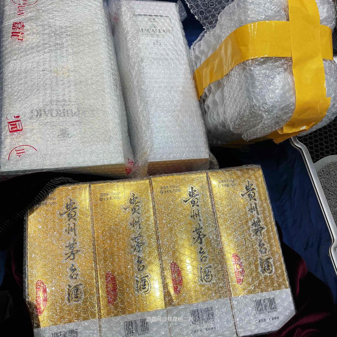 这一次算是知道国内民航酒水托运的规则了。 小伙伴们不喝威，倒是给我剩下几瓶好酒， 长夜余火，慢饮细酌。