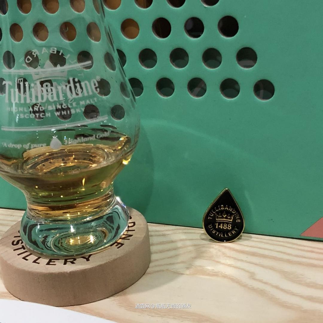 🥃我的第一款桶强威士忌。穆雷精选2008桶强。感谢好友罐装的…