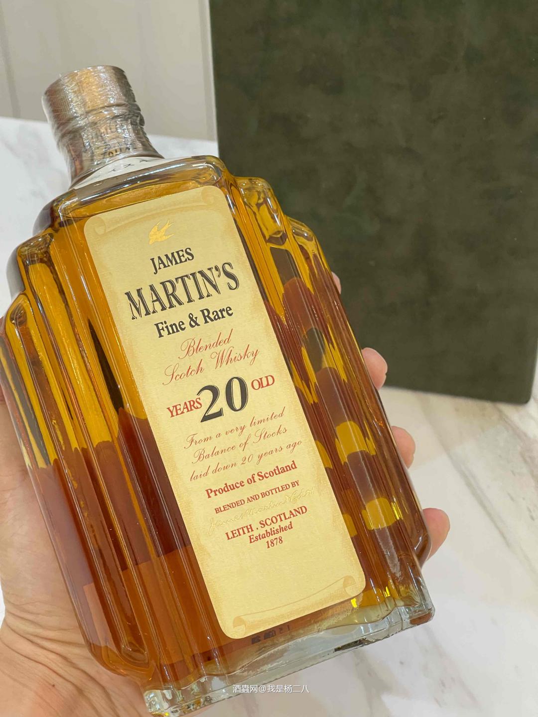 一咬牙，一跺脚。买了一支九十年代日本市场专供的JM 20年调和。下次和朋友喝，要再祭出Nikka财富老威，看看哪支更得人心。