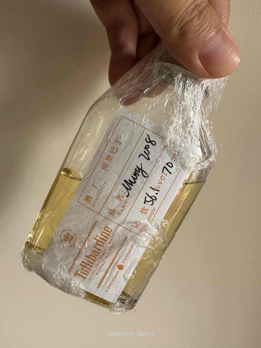 酒液：浅黄铜色<p class='p'/>闻香：扑鼻而来的奶油香草味，甜到令人沉醉，…