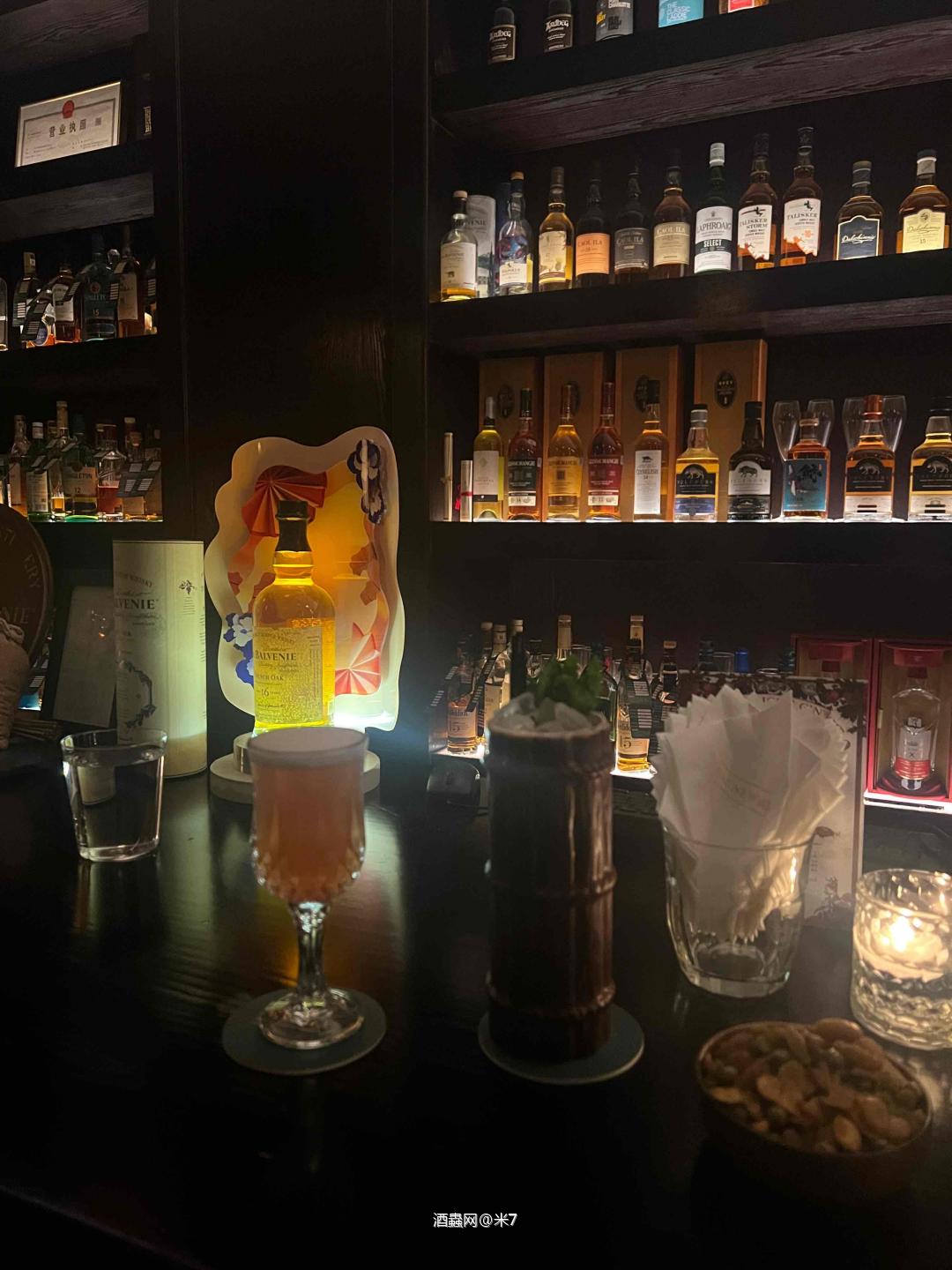 去威士忌酒吧 喝鸡尾酒🍹