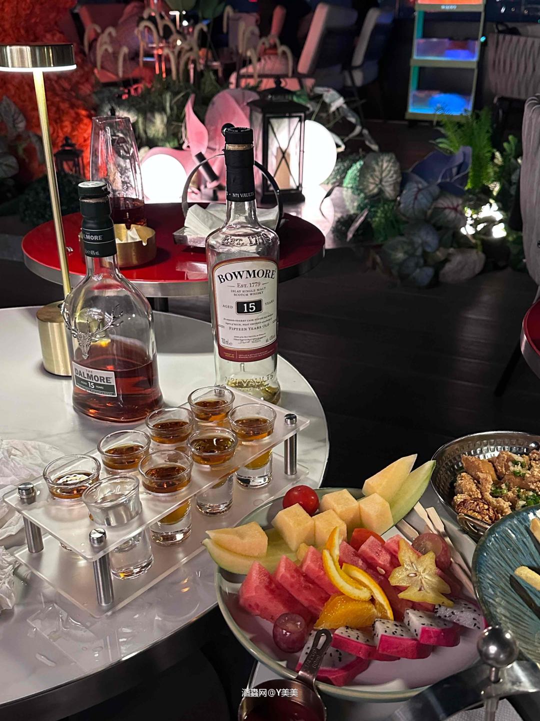 以前去酒吧做小座一下只会点甜甜的鸡尾酒🍹