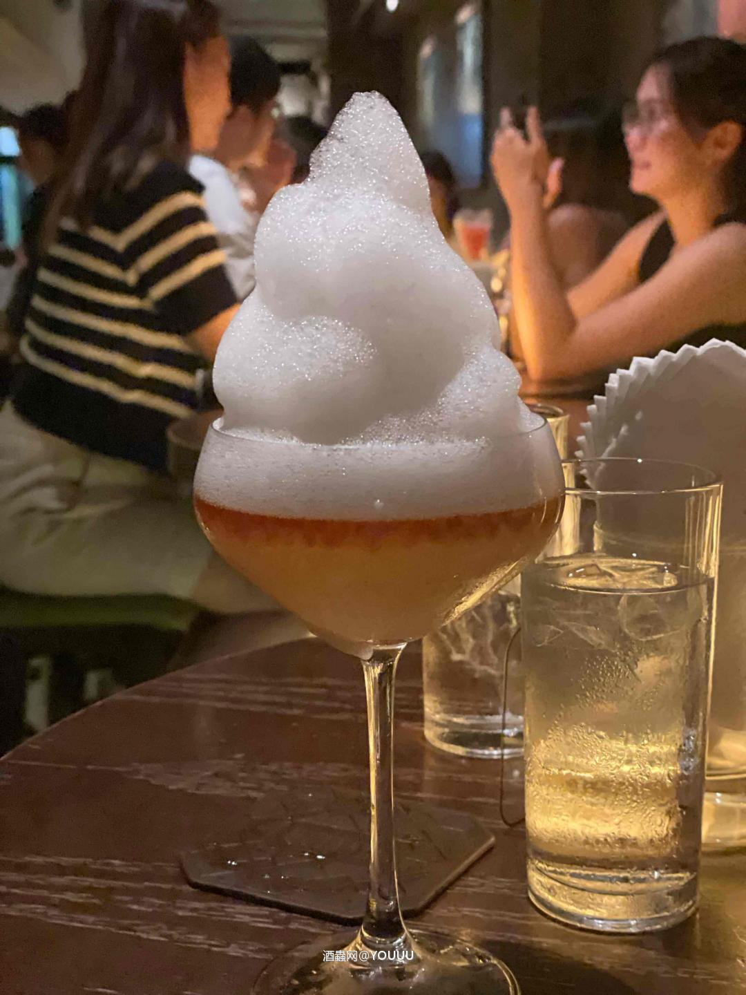 一杯可爱的酒忘记烦恼