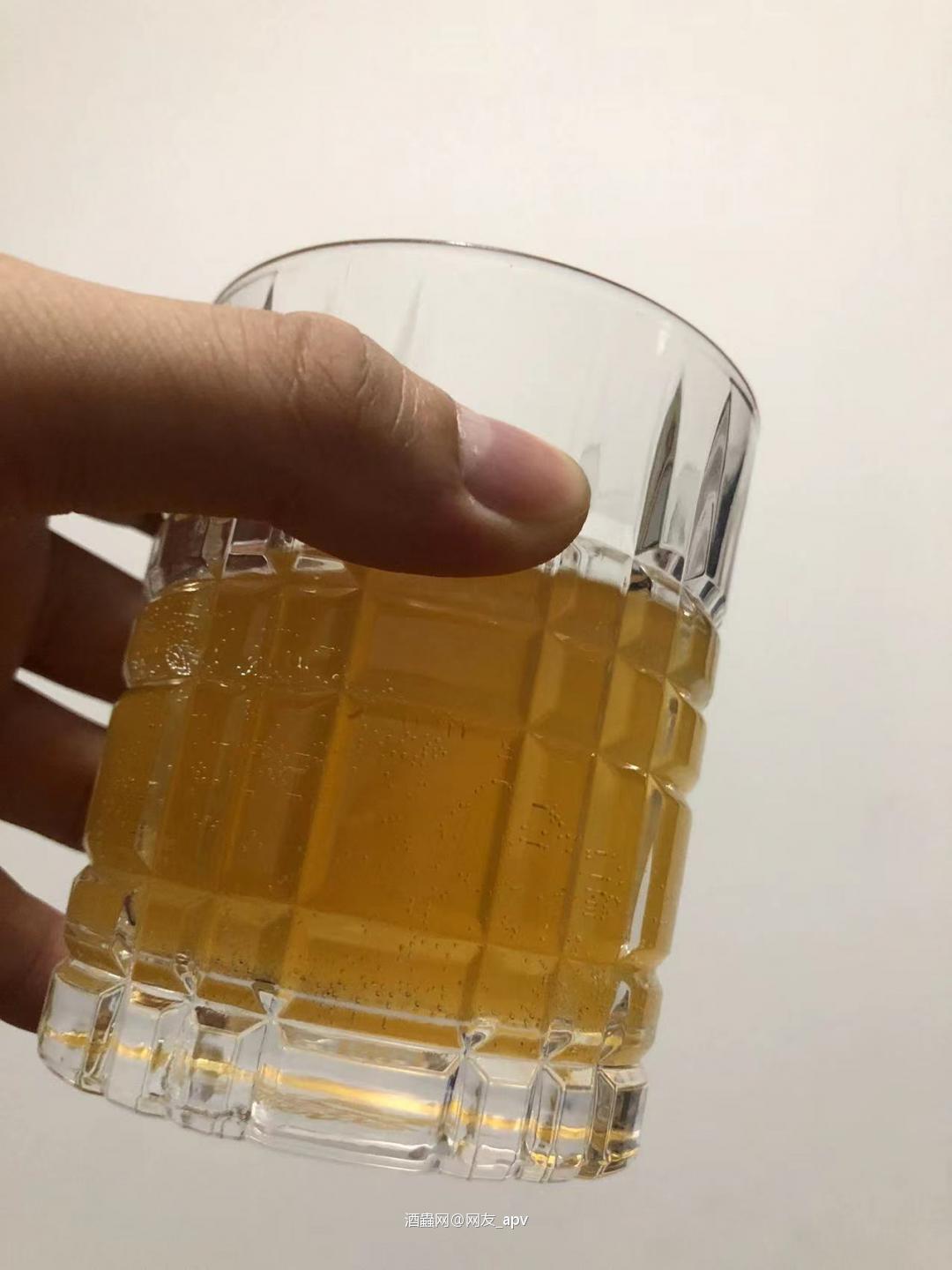 🍺第一次喝加了茶叶的精酿啤酒，体验感不错。很喜欢。这两款是来…