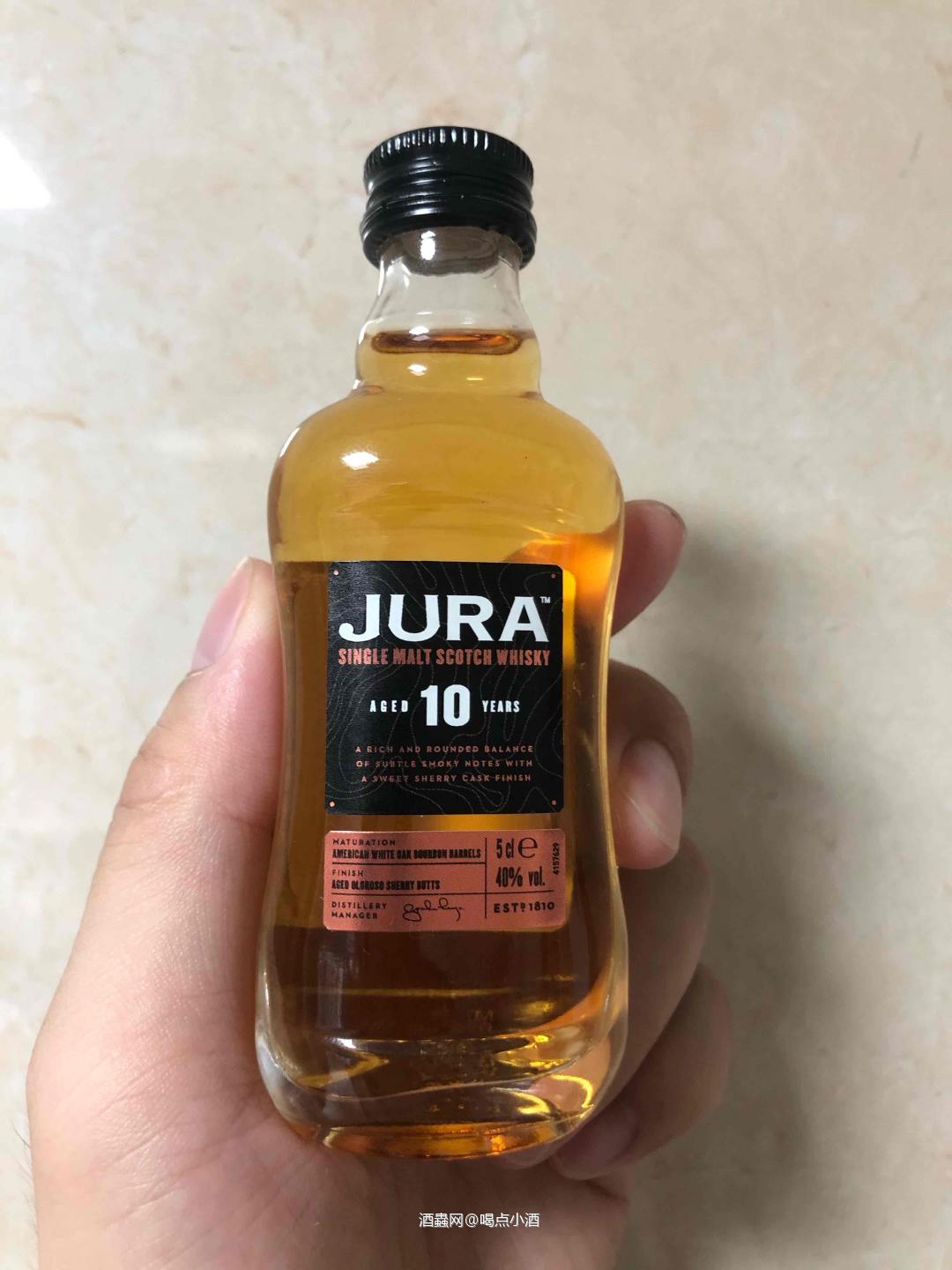 吉拉10年威士忌是发布于2018年,是酒厂的核心系列之一,一款平衡的入门级威士忌,先在美国白橡木波本桶中熟成,然后转至欧罗洛索雪莉桶中完成收尾。 酒精度40%vol