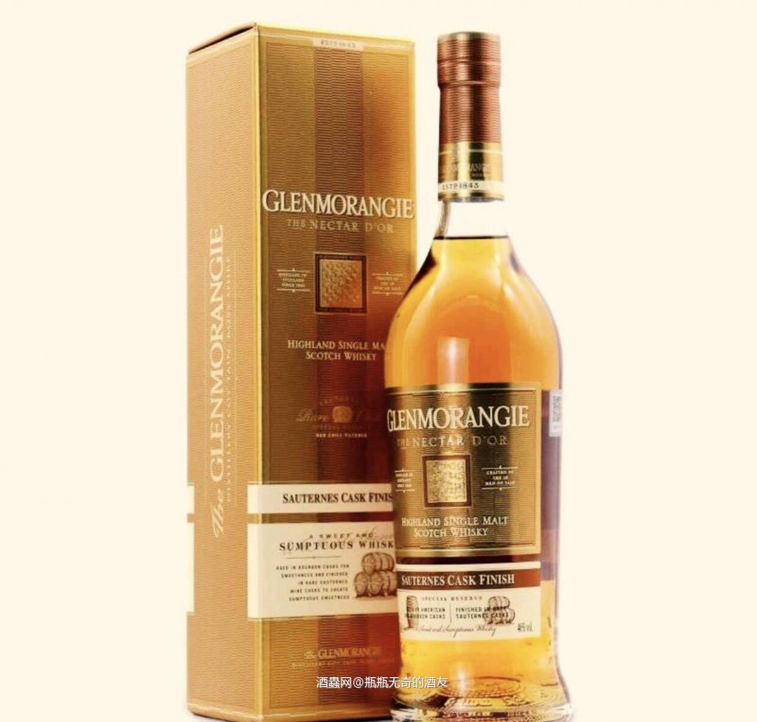 格兰杰苏玳桶单一麦芽威士忌 波本酒桶中的十年陈化加上精心选择的苏玳酒桶的窖藏陈酿,方能孕育出格兰杰苏玳酒桶窖藏陈酿的甘美馥郁和多重韵味,使之成为美食家钟爱的选择。 在盖尔语和法语中, “Or”的含义为“金”,而“Nectar”的意思则是“仙酒”。 汇集了各种法式点心的诱人美味的馥郁奢华,为任何值得纪念的时刻增香添味。 非冷凝过滤酿造方式酿造,酒精含量46%,柠檬与糖浆的主香调繁复华美。