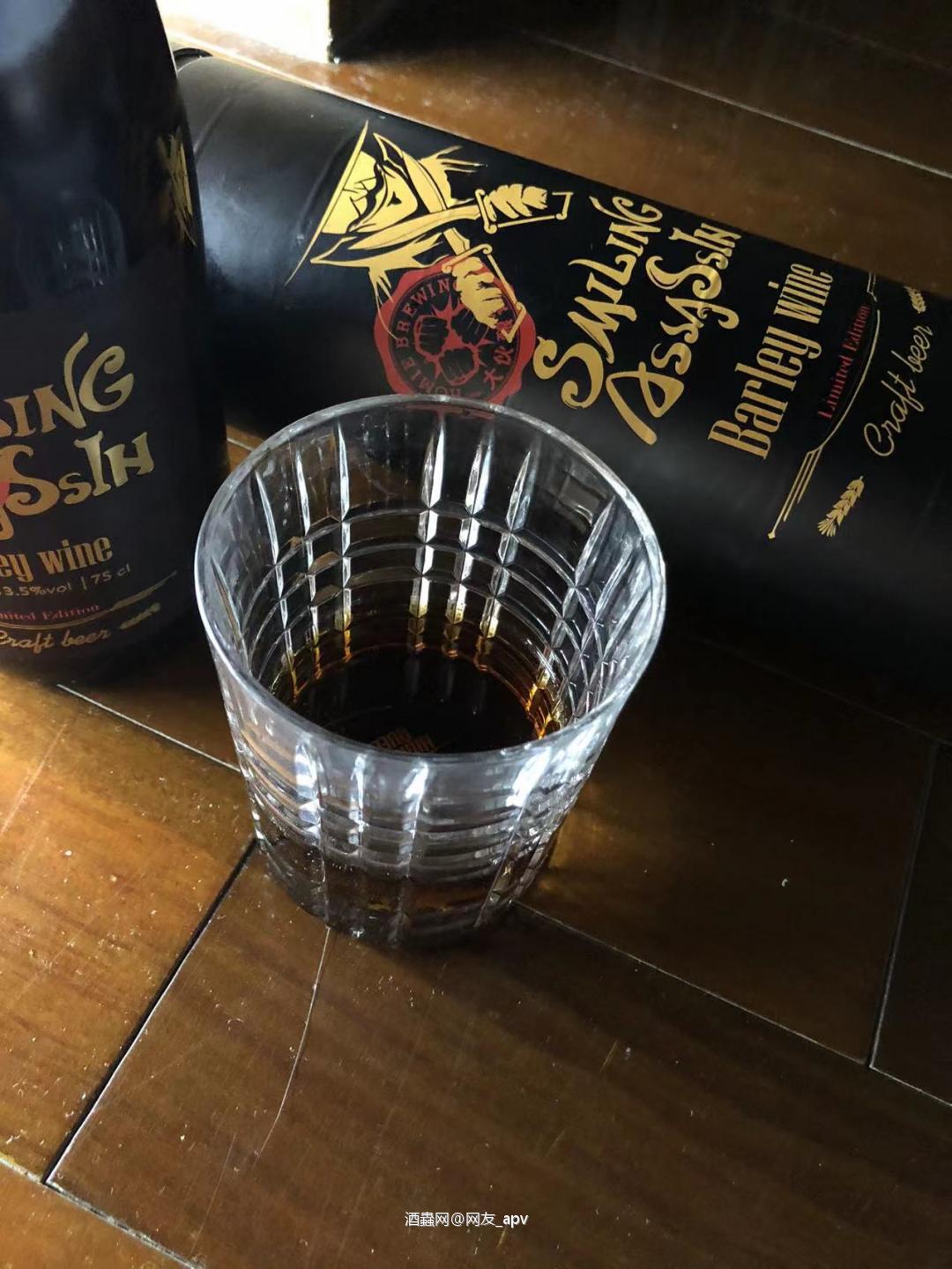 🍺这款列性艾尔就如酒标一样，就是一个微笑拿着刀的刺客🥷很容易…