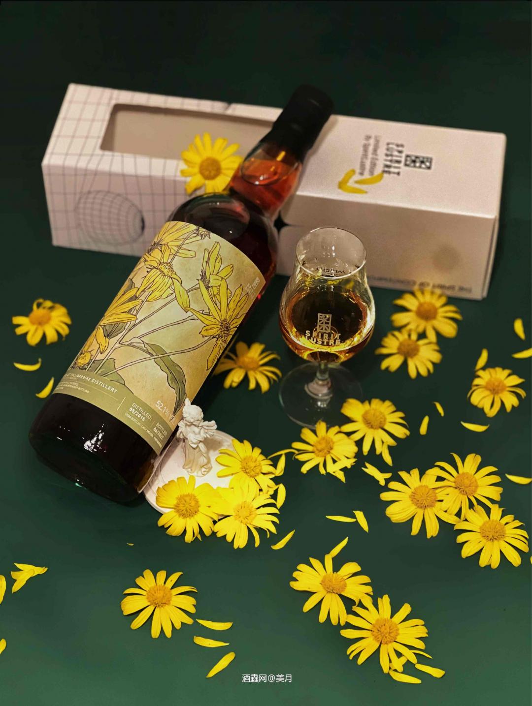 一人，一杯酒，下雨天，喝酒天🌧️🥃