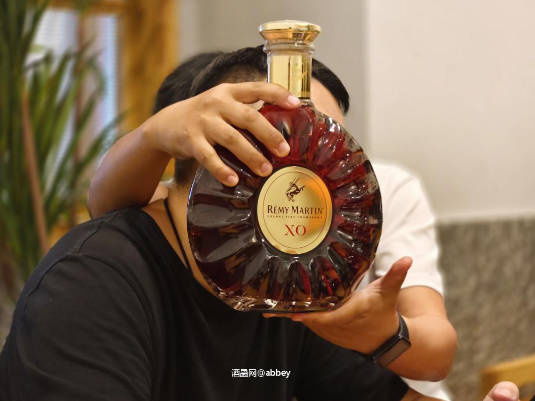 经实测，1.5L装足够遮住脸了
