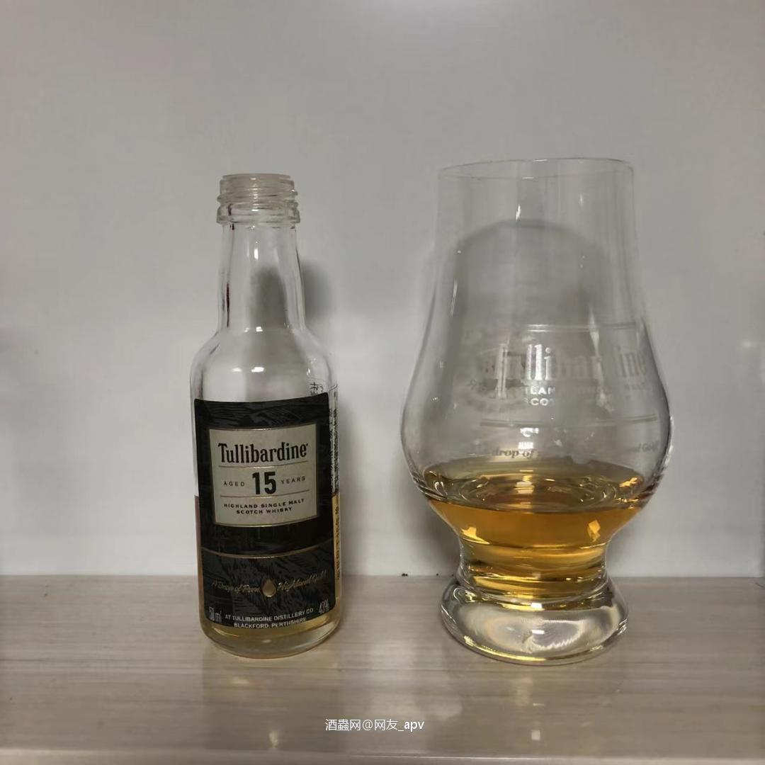 今天喝的这款威士忌来自图里巴丁酒厂的15年单一麦芽。酒厂是一…