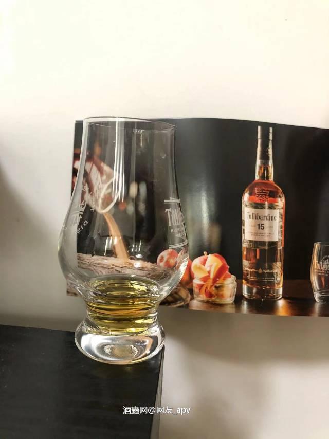 今天喝的这款威士忌来自图里巴丁酒厂的15年单一麦芽。酒厂是一…