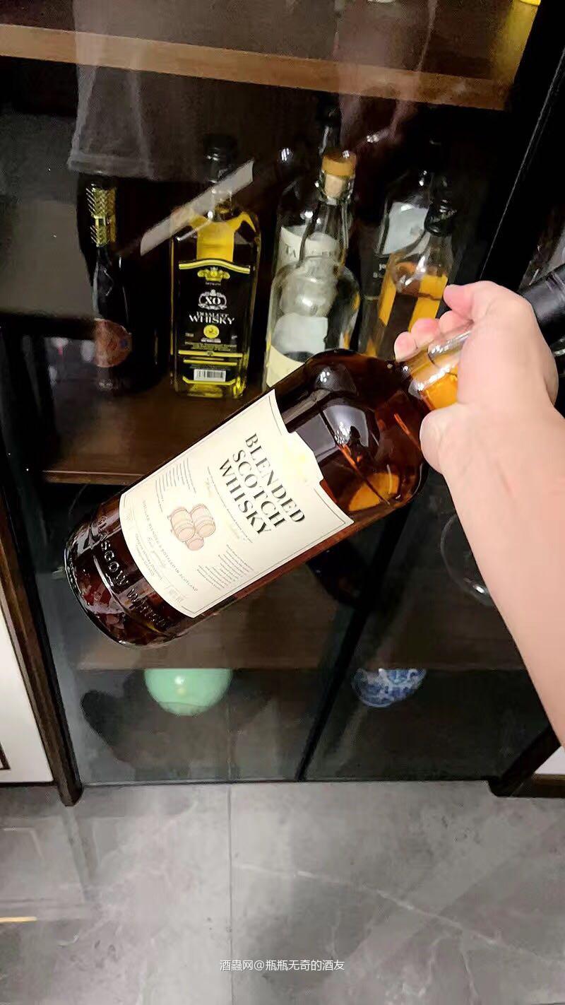 很大一瓶的山姆会员威士忌，1.75L，99，非常超值的。