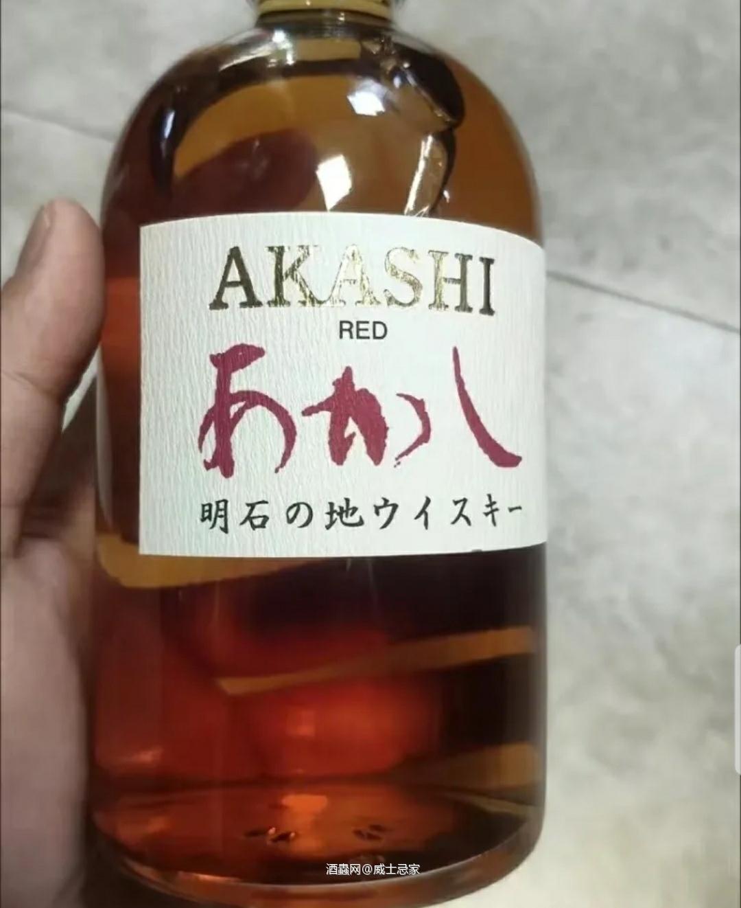 不到100的日威,明石红标,明石红标威士忌使用英国麦芽原料,以及酿造清酒的地下泉水,在日本烧酒桶陈年1年,在分别在雪莉桶和波本桶熟成2年。 吹拂濑户内海湾的海风,生产出的混合型苏格兰威士忌。生产清酒的酿造商出品,只在淡季酿造的威士忌,产量小 。
