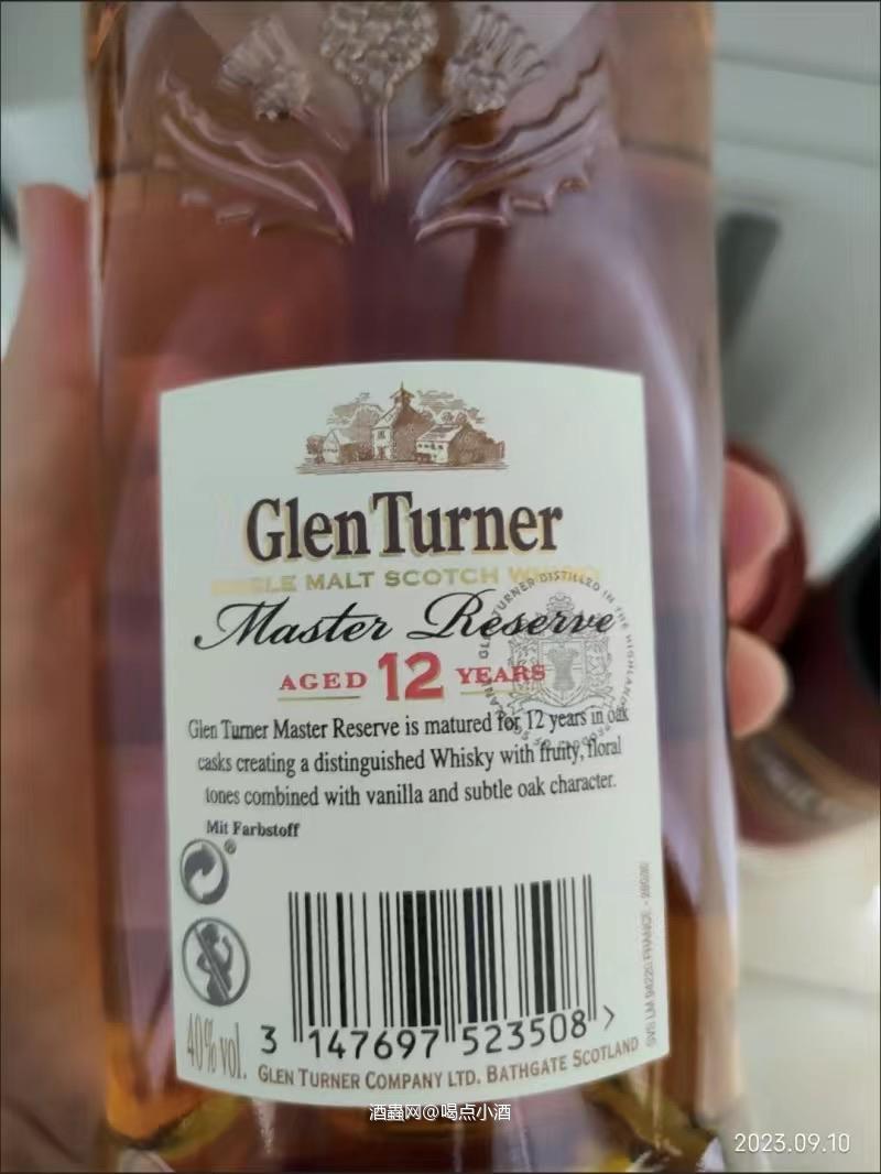 挺小众的一个酒厂，格兰特纳。貌似很多苏格兰酒厂都喜欢叫格兰开头。前阵子买了格兰特纳双桶，不错，接着尝尝12年吧;对比了一下，12年刺激感苦感适中，比双桶的稍强;酒体复杂度比不上双桶;总体来说，还算比较顺口，对得起这个价格。