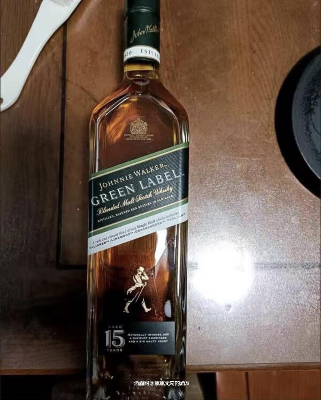 尊尼获加走路哥里面最喜欢的就是这个绿牌15年了,其次就是黑牌12年,然后是蓝牌,蓝色牌好喝是好喝,但是真的很贵,不是我这种打工族日常随便开的哈哈。 其他的什么金牌啊,18年啊,XR啊,我觉得性价比真的不行,高不成,低不就的,大家觉得呢?