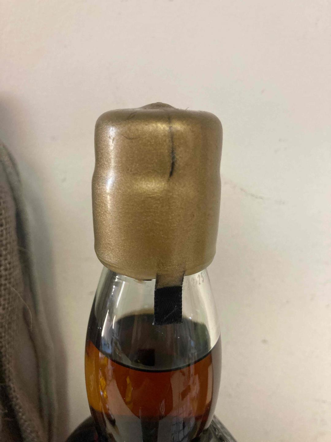 格兰哥尼 12年 雪莉单桶 手工装瓶 酒厂限定款 只在酒厂试喝 现场装瓶 非常值得收藏品鉴 酒质非常好 酱油色