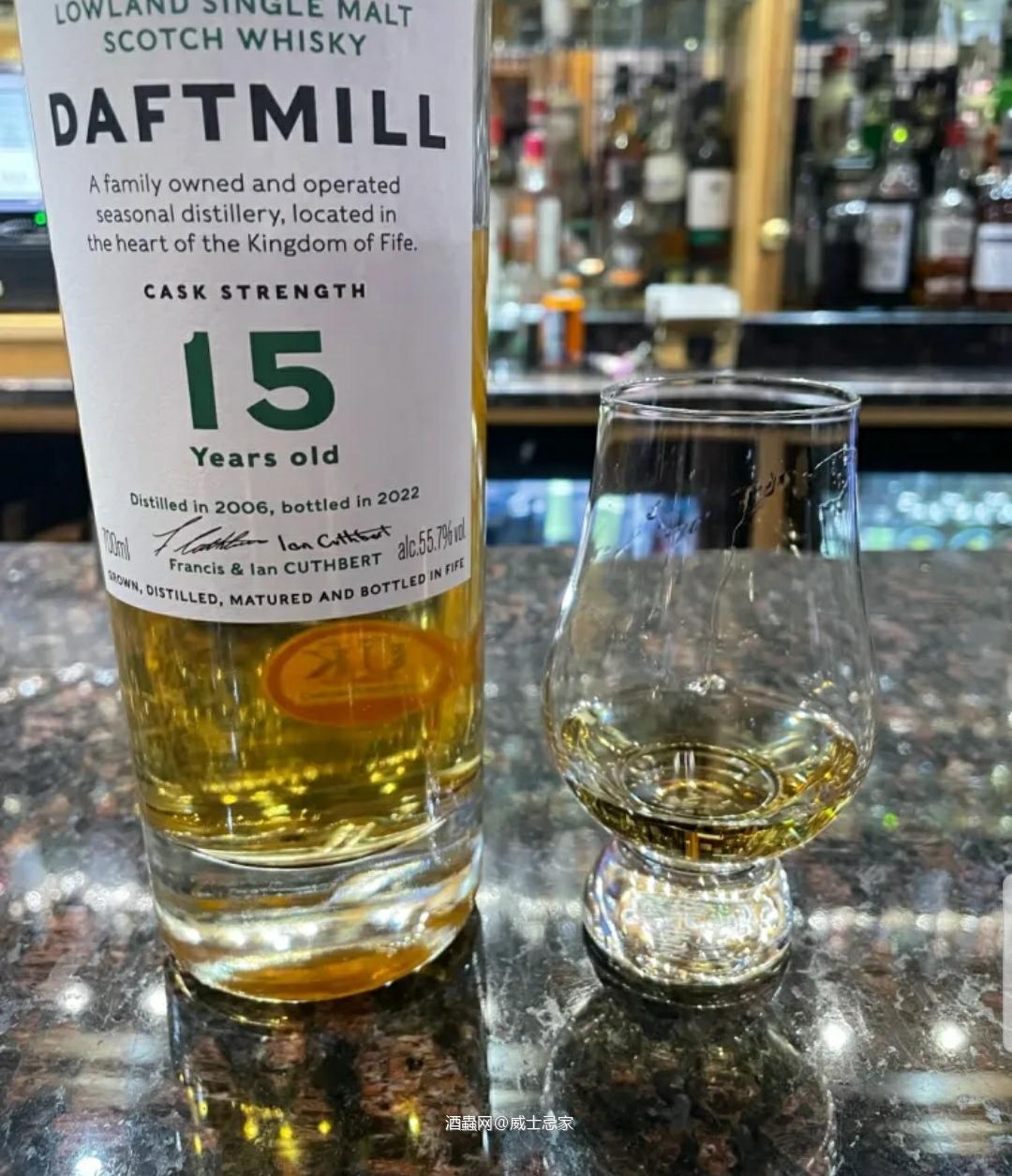 🌟【daftmill最高年份!!】 【510/1001】daftmill 15yo 🌟【酒厂介绍】 Daftmill原本是-处农场,其历史可以上溯至1655年,直 到2003年,它一直是作为农场存在。1984 年,Cuthbert 家族买下了Daftmill 所在地一Pitlair 庄园,决定将Daftmill农场中的三处建筑改造为一-个小型的威士忌酒厂。 2005年,Cuthbert兄弟 拿到了