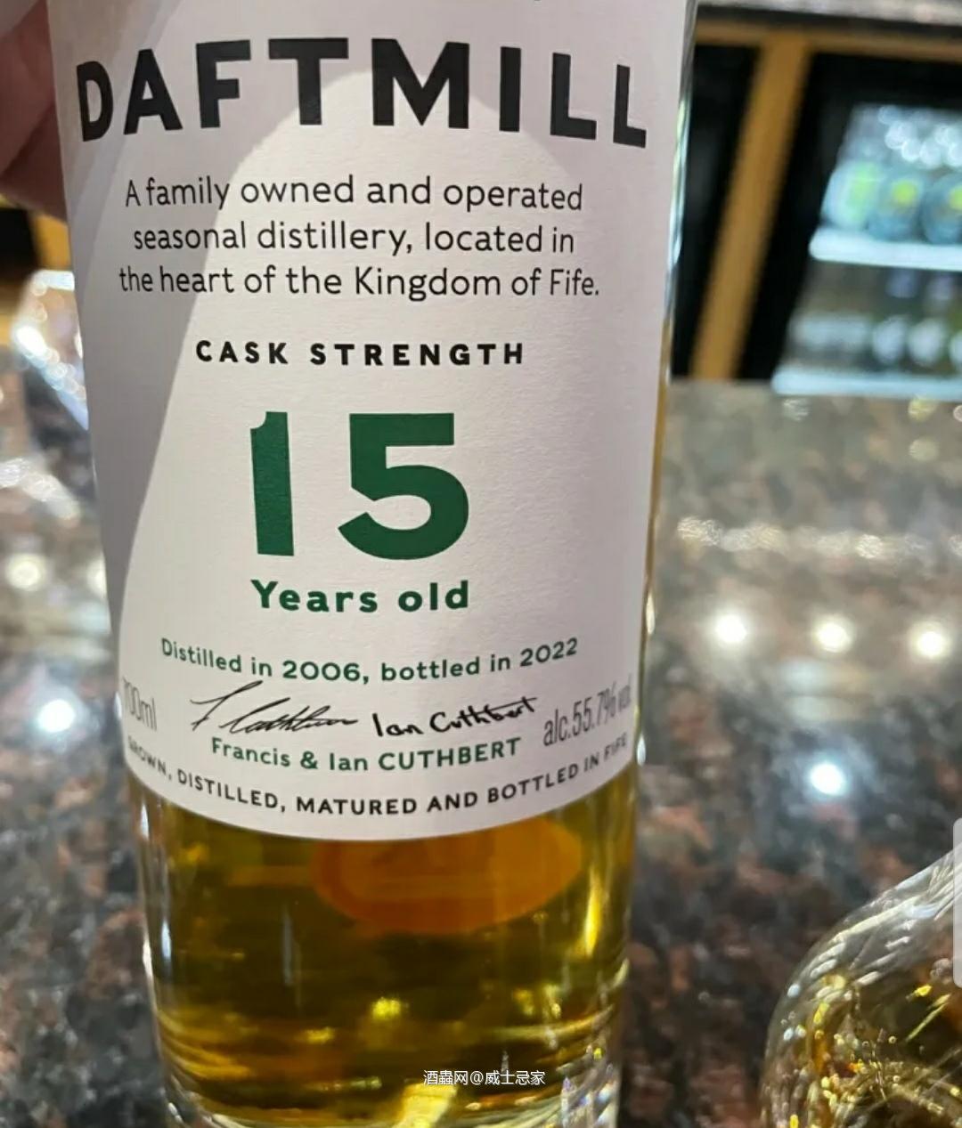 🌟【daftmill最高年份!!】 【510/1001】daftmill 15yo 🌟【酒厂介绍】 Daftmill原本是-处农场,其历史可以上溯至1655年,直 到2003年,它一直是作为农场存在。1984 年,Cuthbert 家族买下了Daftmill 所在地一Pitlair 庄园,决定将Daftmill农场中的三处建筑改造为一-个小型的威士忌酒厂。 2005年,Cuthbert兄弟 拿到了