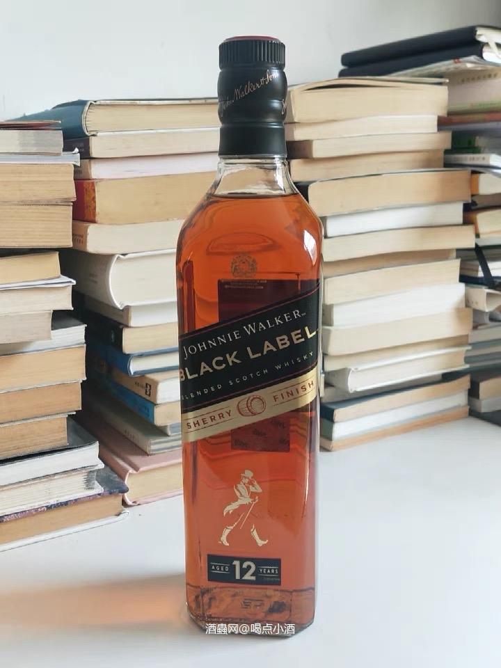 手工臻选桶陈单一麦芽威士忌酒液进行悉心调配,继而置于西班牙赫雷兹雪莉桶中进行最后陈年,优异的过桶技术为此款威士忌带来了无花果与梅子的香甜。由雪莉风味桶赋予酒液浓郁香草、干果醇香、甘甜蜂蜜的雪莉芬芳,呈现出典雅的甜香风味,为酒液添甘美顺滑口感。