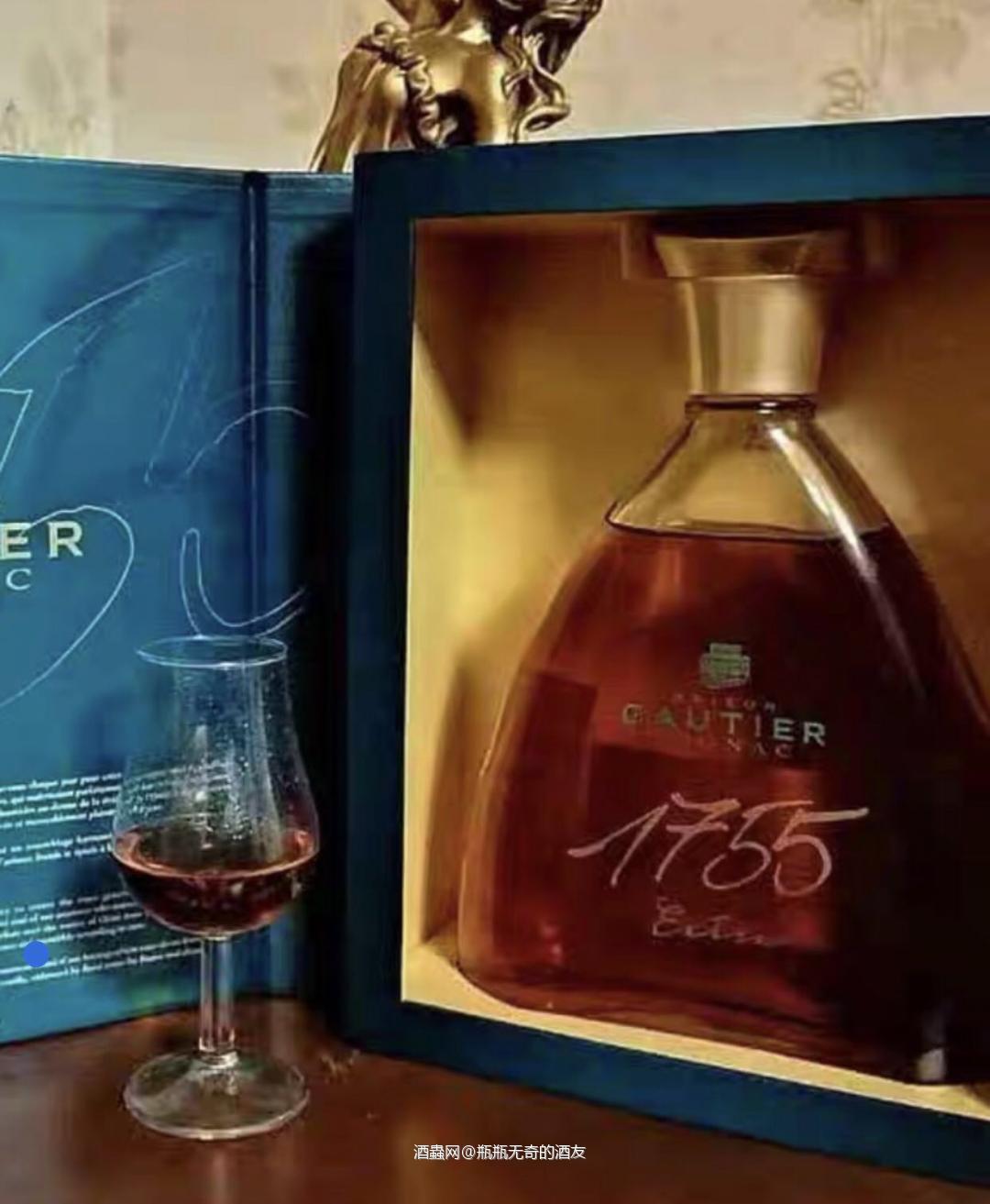 1755EXTRA由“天堂酒窖”历史遗留下的古老而稀有的生命之水调配而成，卓越非凡。入口柔和且不失浓郁的芬芳，散发着独特的复杂香气，富含水果、香辛料的优雅芳香，且伴随着甘甜的香草气息，在花香的衬托下盛情绽放，是专业品酒师的臻爱之选。柔和圆润浓郁甘醇馥郁纷繁。酒体呈现金黄的琥珀色。