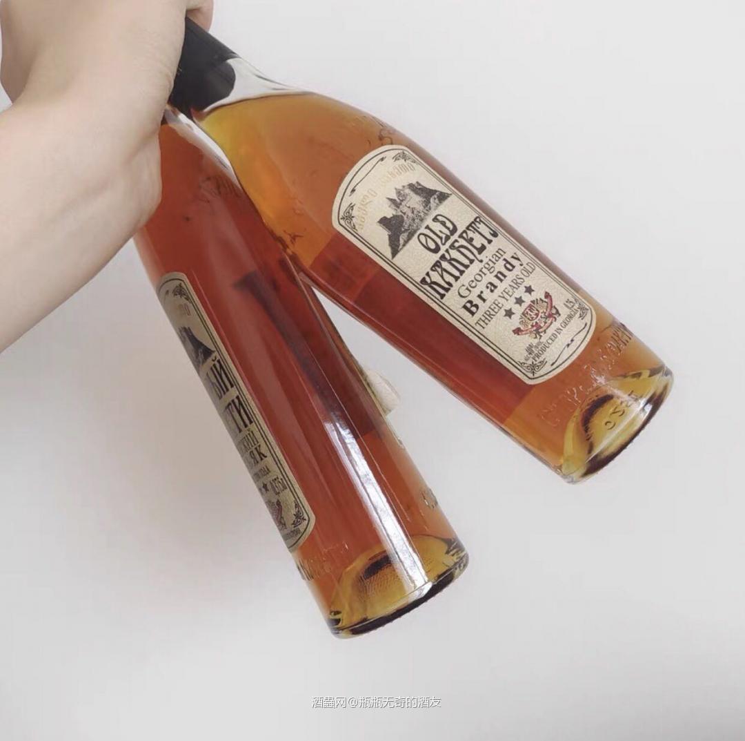 白兰地被称为“大人的果汁”虽然有40度属于烈酒，但它以葡萄为原料，经过发酵/蒸馏/桶陈后，酿造而成，拥有独特的干果香气，口感均衡饱满，猛烈又不失温柔。 来自格鲁吉亚的这款五星白兰地真的不错，百元左右的好口酿，不是垃圾牌。