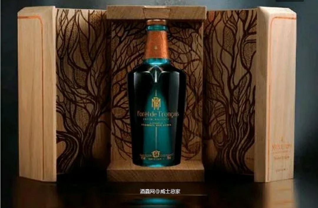 米德勒顿Very Rare奥弗涅爱尔兰单一麦芽威士忌发布 米德勒顿Very Rare奥弗涅（Midleton Very Rare Forêt de Tronçais）这款爱尔兰威士忌展示了爱尔兰和法国奢华与工艺的完美结合，代表了爱尔兰威士忌世界中的卓越和稀有之作。 这款独一无二的威士忌是由米德勒顿酒厂的大师调酒师Kevin O'Gorman及其团队于2017年开始的一次远见卓识的合作的成