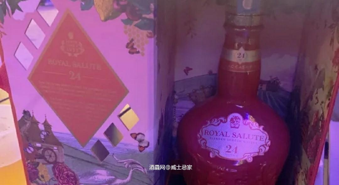 皇家礼炮新出的24年蛮不错的,酒体香气饱满,口感圆润,架构也不错,配上南方好不容易来的秋天,不错不错🤣🤣🤣