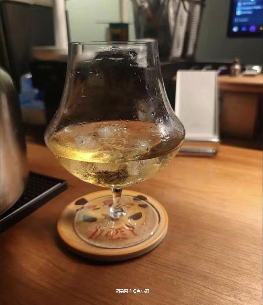 必得利Vsop非常实惠的一款白兰地，几十块钱的价格。正正经经的法国白兰地。 闻香是成熟果干香味。喝起来比较轻盈，果香浓郁。余味口齿留香，丝丝顺滑。 比较适合新人经济又有限的朋友，非常不错的一款入门白兰地来的。