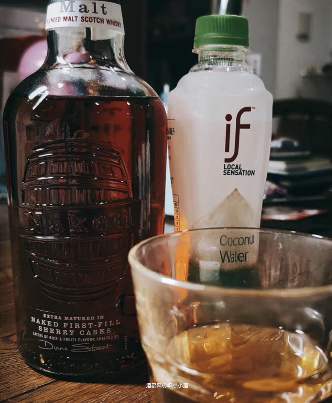 🥃这款裸雀混合麦芽威士忌在Oloroso初填雪莉桶 陈年6个月。是一款馥郁果香,风味突出既可纯饮也是优秀的基酒。 臻选多种优质单一麦芽威士忌混合而成基础酒液经过严格挑选。