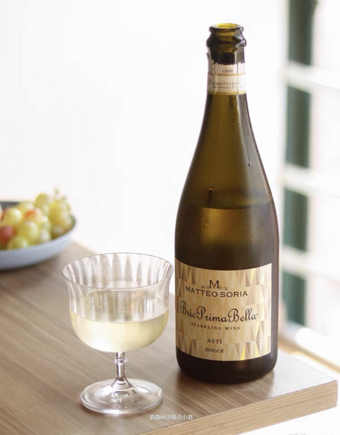 优质阿斯蒂DOCG 意大利知名家族酒庄MATTEO SORIA WINERY出品深受酒友们钟爱的Moscato起泡酒;意大利醉高级别DOCG，来自一家父子相传、只生产莫斯卡托的家族酒庄，年产量仅10000瓶，只为酿造出醉优质的阿斯蒂起泡酒。