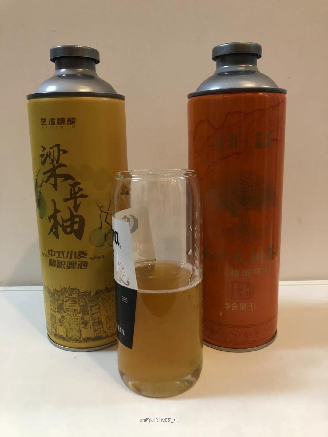 今天来喝两款重庆本土精酿。<p class='p'/><p class='p'/>梁平柚精酿。一款真的加入了果肉…