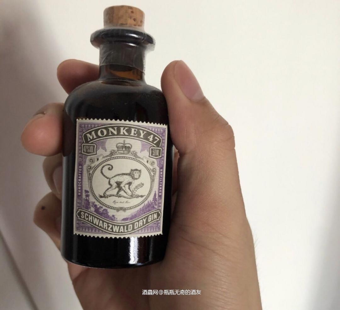 猴王47非常好的一款酒。是由47种经过手工精心挑选的配料,通过独特专属的传统蒸馏法的处理,配以黑森林深处的天然水制作而成。好喝的一款酒。