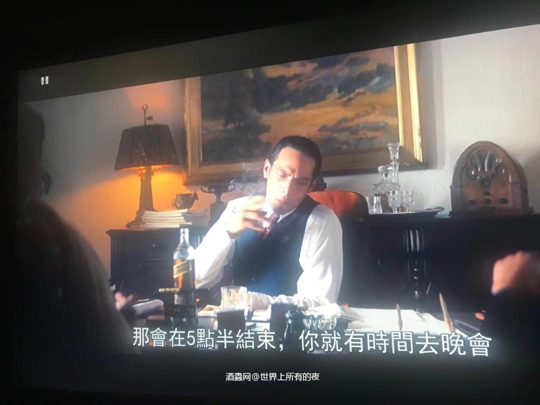 尊尼获加蓝牌在《巴比伦》里出现了2次 第2次出现了20多秒<p class='p'/>…
