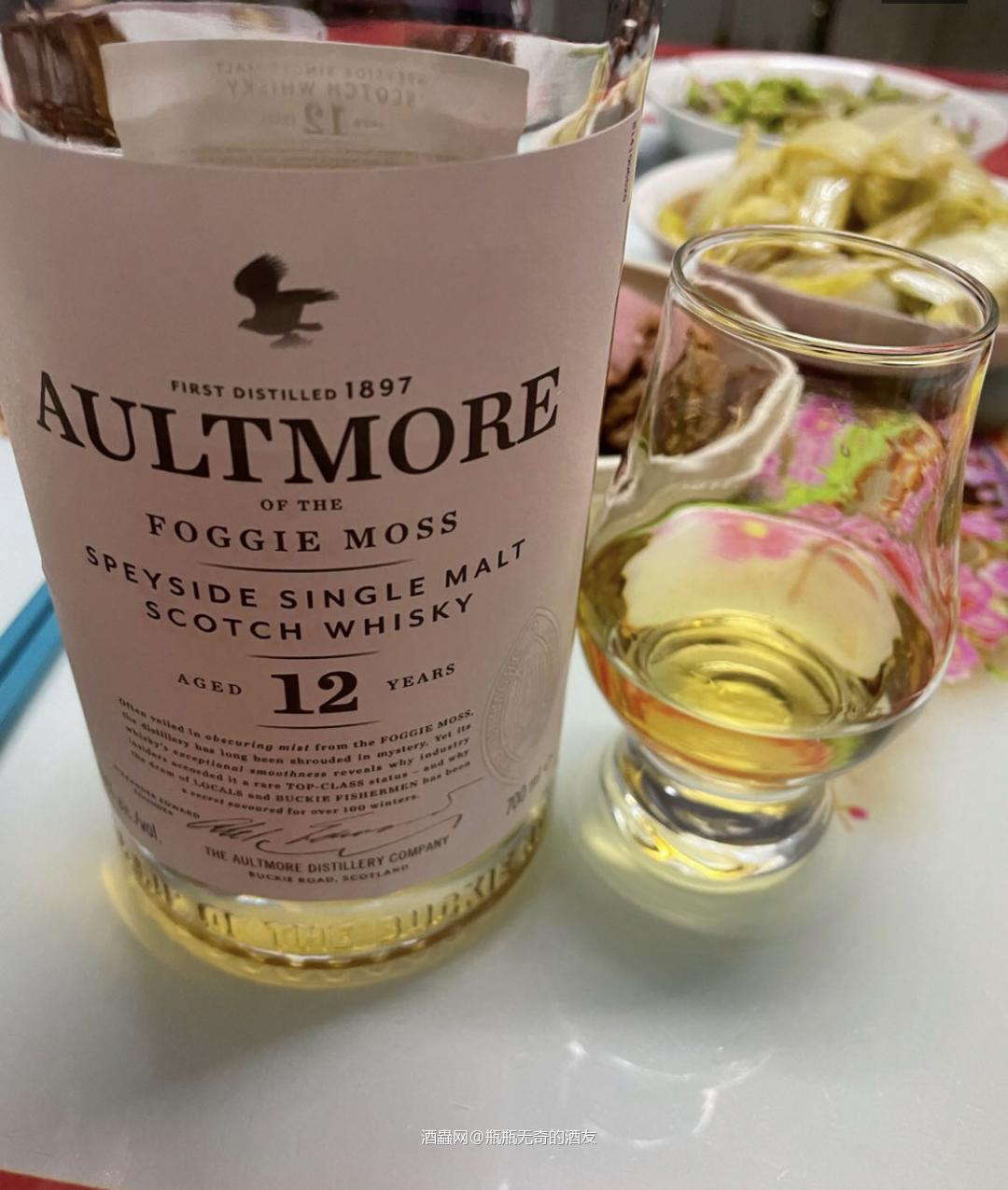 晚饭小酌一杯，来点欧摩12年，有段时间没喝了，放了好久了，口…