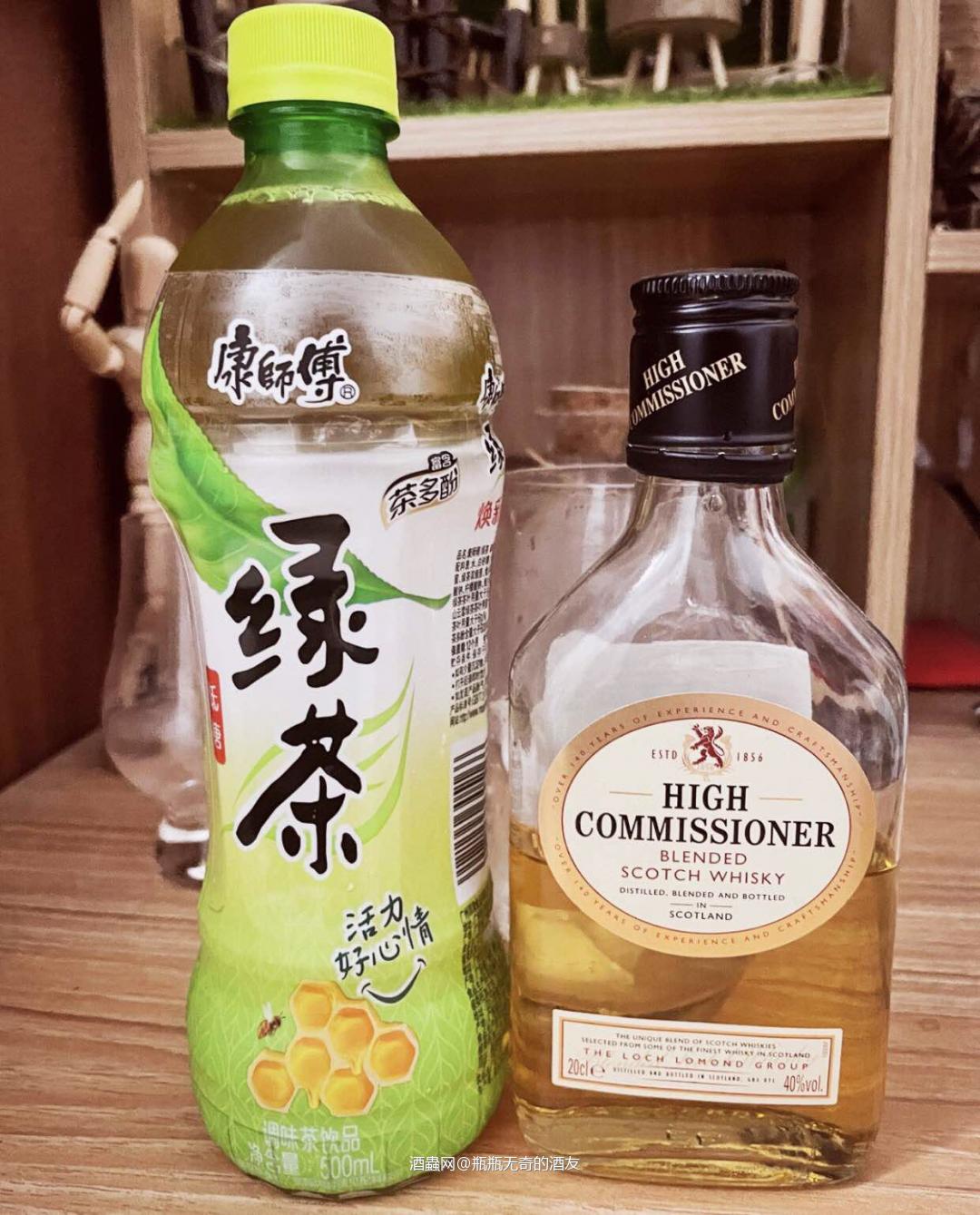 🍵威士忌绿茶调配简单，随手可得： 🧊1. 杯中冰块预先放…