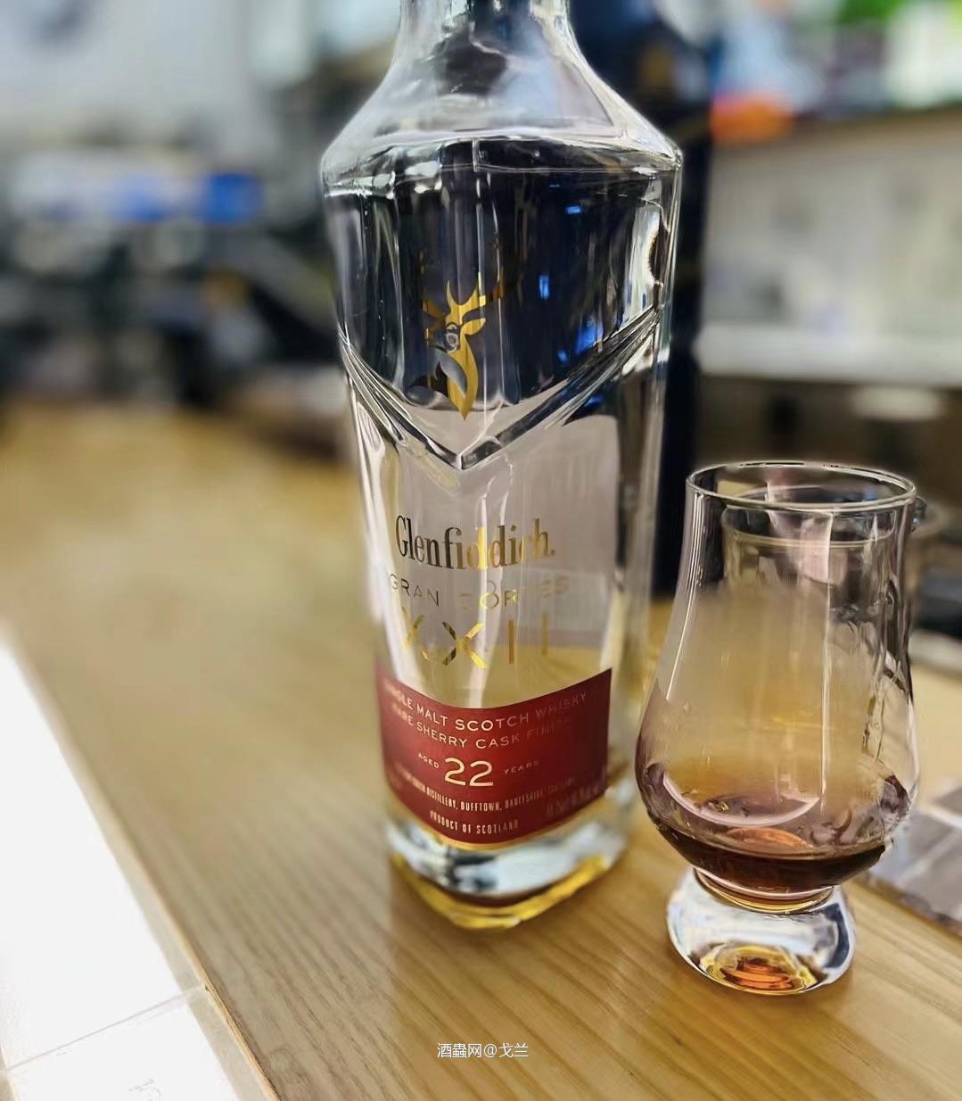 漂亮的酒瓶空了更好看