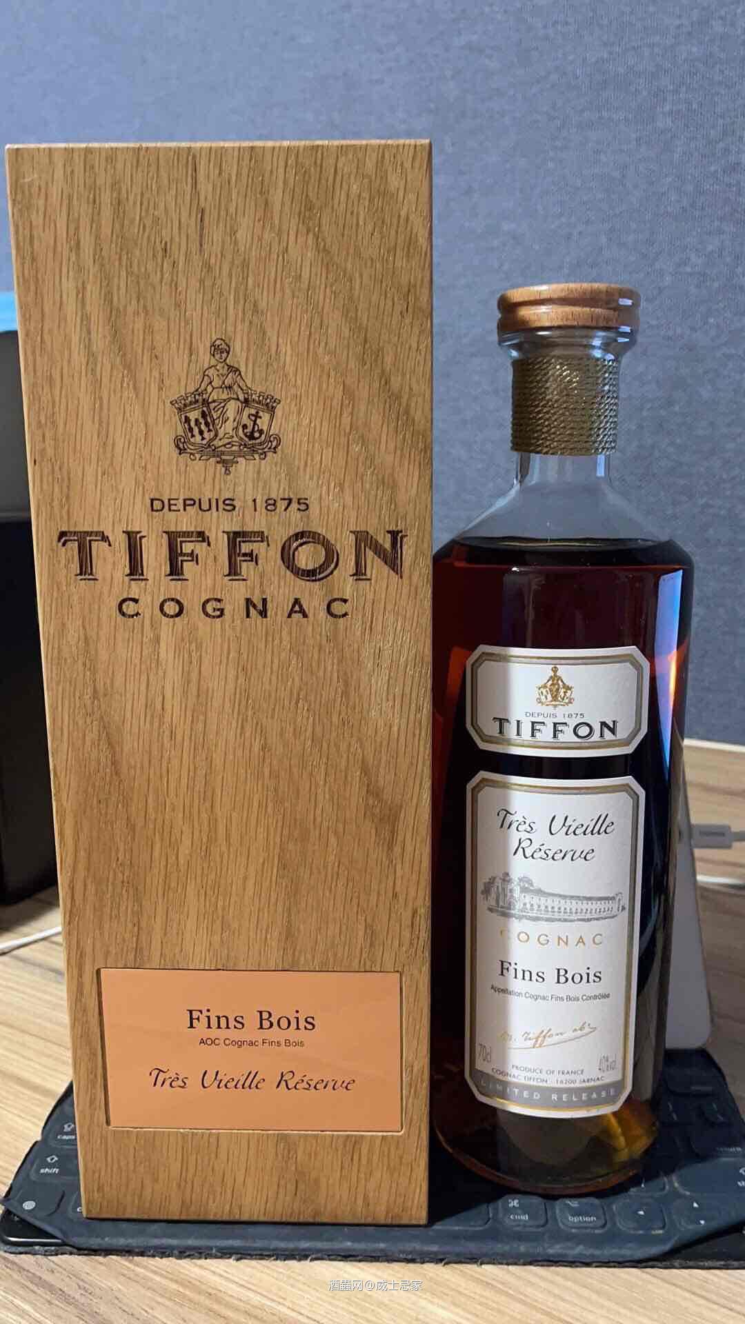 非常好喝的一款干邑。这款应该没有添加液体糖的